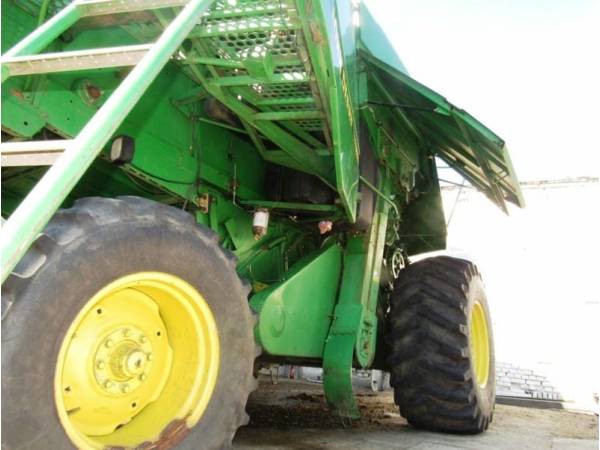 Комбайн John Deere 9600 (1991)