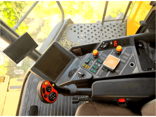 Комбайн CAT Lexion 570R (2005)