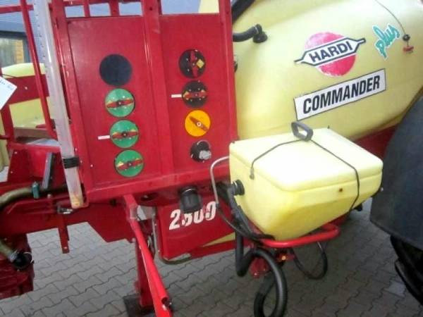 Причіпний обприскувач Hardi Commander 2800 (2000)