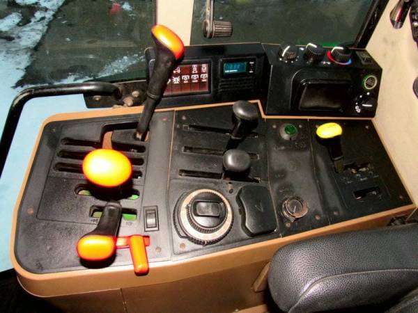 Трактор John Deere 6200 (1997)