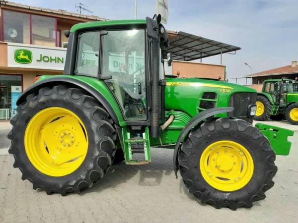 Трактор John Deere 6330 (2011)