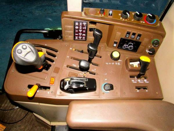 Трактор John Deere 6920 (2006)