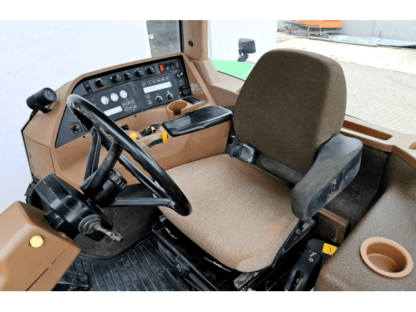 Трактор John Deere 8300  (1999)
