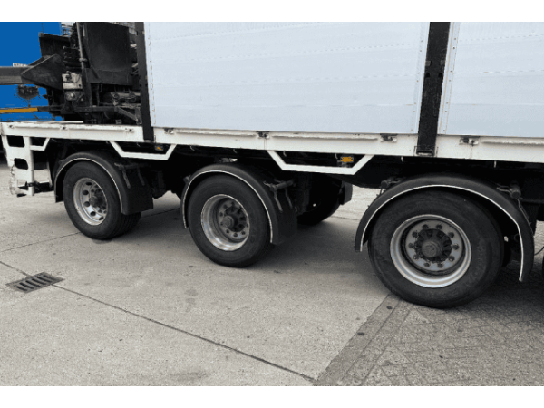 Напівпричіп Floor HIAB 33 TM (2005)