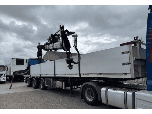 Напівпричіп Floor HIAB 33 TM (2005)