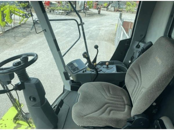 Комбайн Claas Avero 240 (2011)