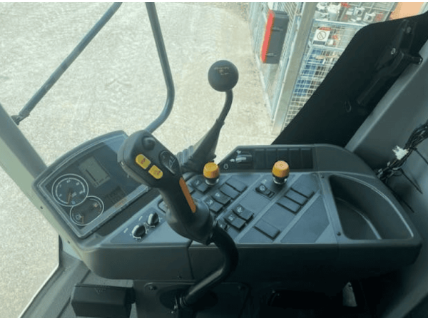 Комбайн Claas Avero 240 (2011)