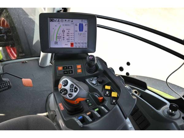 Трактор Claas Axion 850 (2015)