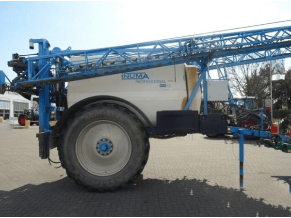Причіпний обприскувач Inuma 6036 (2009)