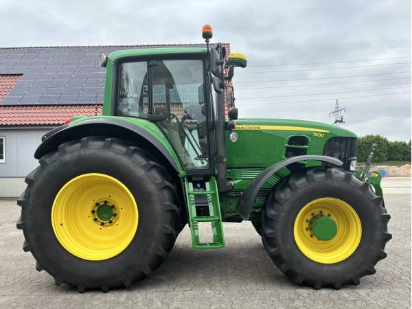 Трактор John Deere 7430 (2008)