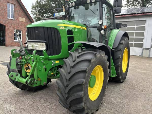 Трактор John Deere 7430 (2008)