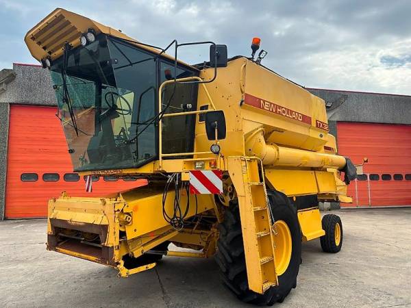 Комбайн New Holland TX 32 (1989)