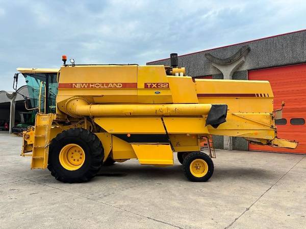 Комбайн New Holland TX 32 (1989)