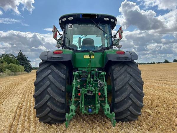 Трактор John Deere 8335R (2011)