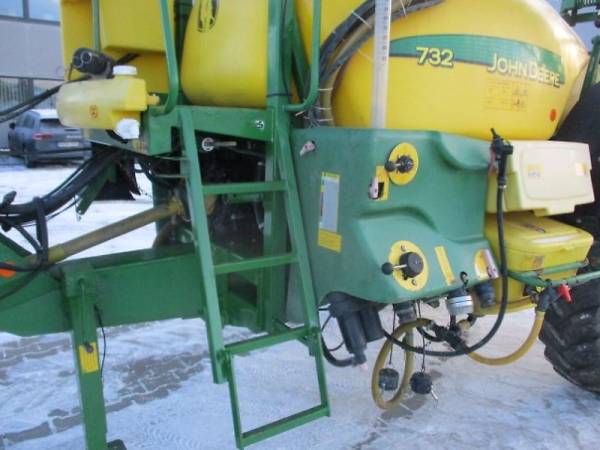 Причіпний обприскувач John Deere 732 (2025)
