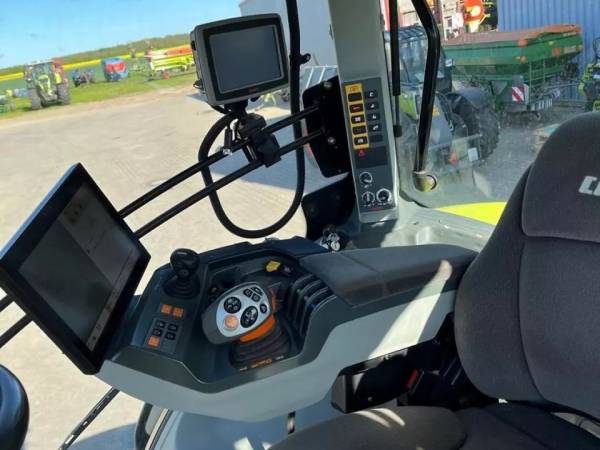 Трактор Claas Axion 930 (2018) 