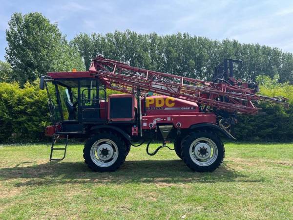 Самохідний обприскувач Case IH GEM 3000 SP (2001)