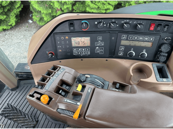 Трактор John Deere 8520 (2006)