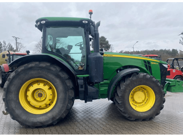 Трактор John Deere 8335R (2014)
