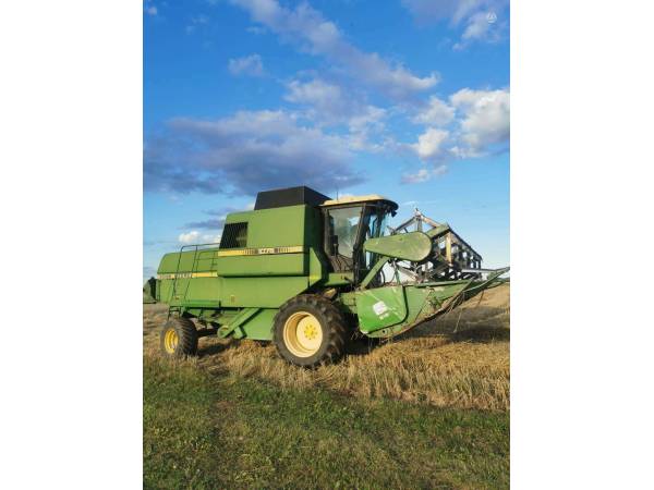 Комбайн John Deere 1075 (1996)
