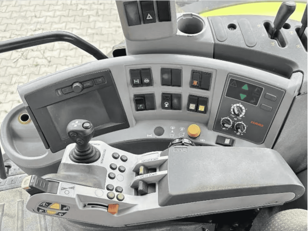 Трактор Claas Axion 820 (2010)