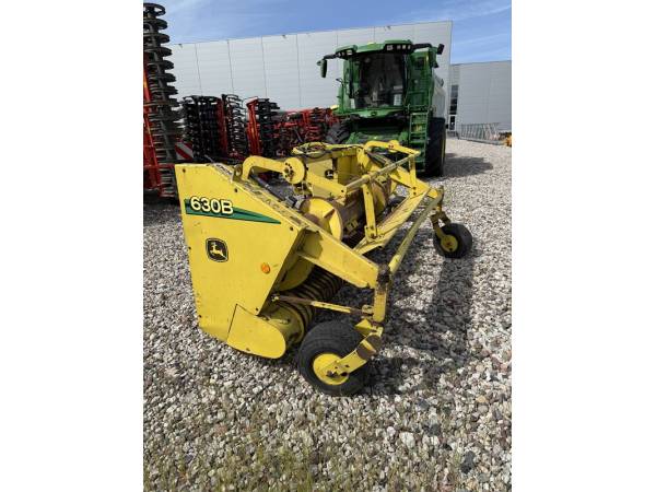Кормоуборочный комбайн John Deere 7300 (2006)
