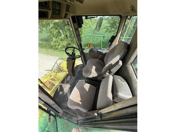 Кормоуборочный комбайн John Deere 7300 (2006)