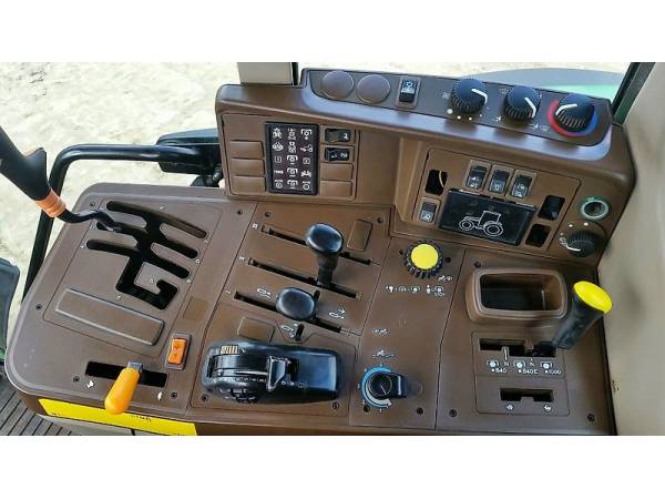 Трактор John Deere 6220 (2004)