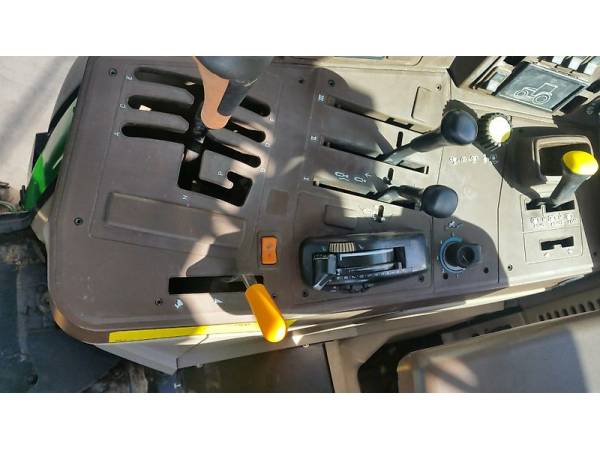 Трактор John Deere 6220 (2004)