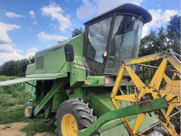 Комбайн John Deere 1052 (1988)