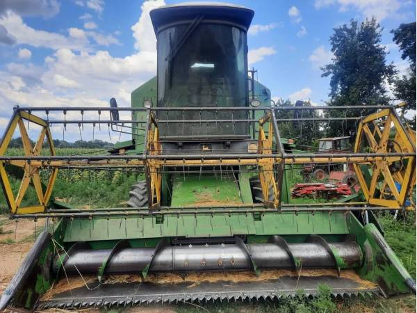 Комбайн John Deere 1052 (1988)