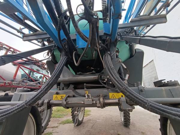 Самохідний обприскувач Berthoud Raptor 4240 (2013)