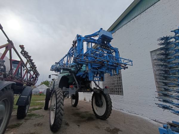 Самохідний обприскувач Berthoud Raptor 4240 (2013)