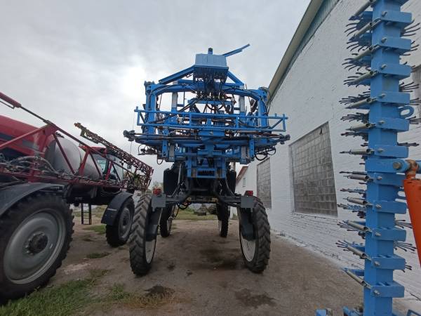 Самохідний обприскувач Berthoud Raptor 4240 (2013)