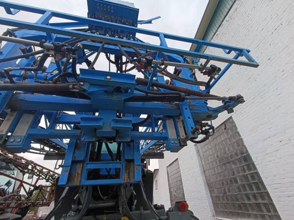 Самохідний обприскувач Berthoud Raptor 4240 (2013)
