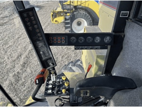 Комбайн New Holland TR98 (1996)