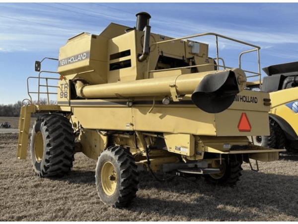 Комбайн New Holland TR98 (1996)