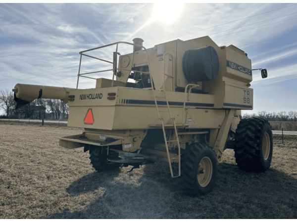 Комбайн New Holland TR98 (1996)