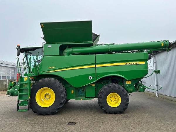 Комбайн John Deere S690 (2015)