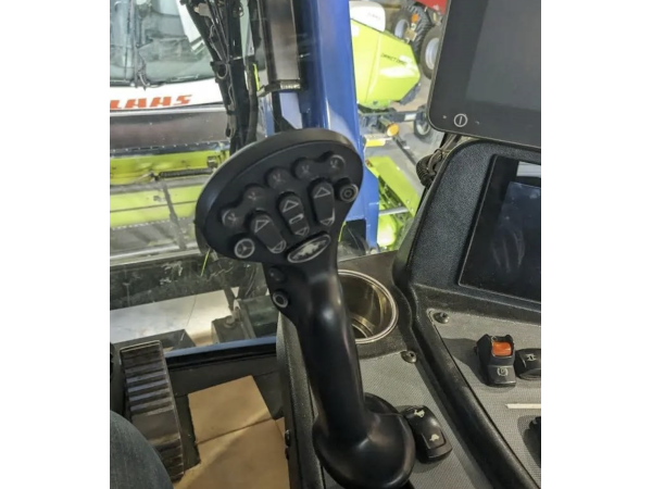 Самоходный опрыскиватель New Holland SP.300F (2016)