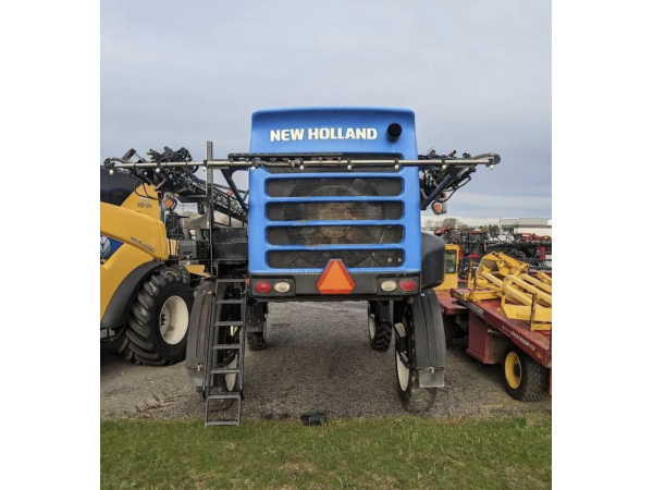 Самоходный опрыскиватель New Holland SP.300F (2016)