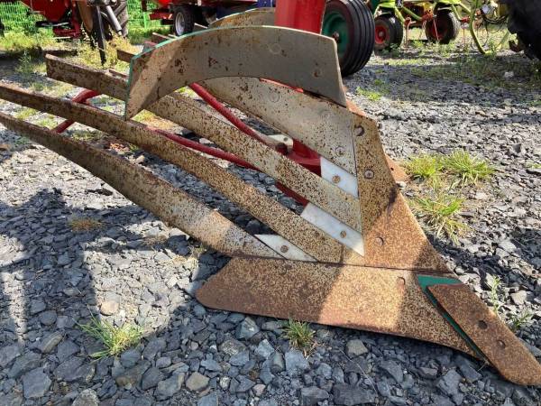 Плуг оборотний Kverneland ED 85 