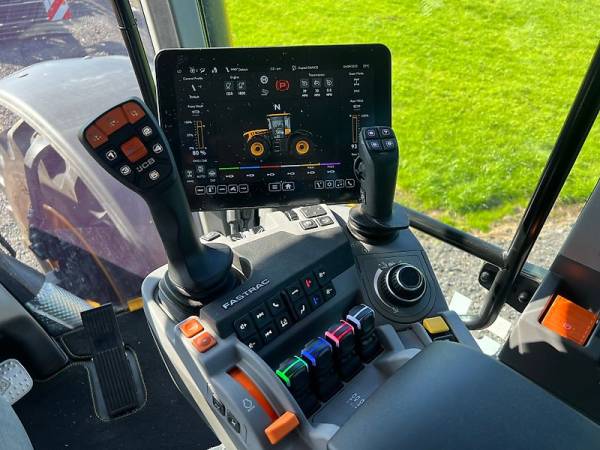 Трактор JCB Fastrac 4220 (2022)