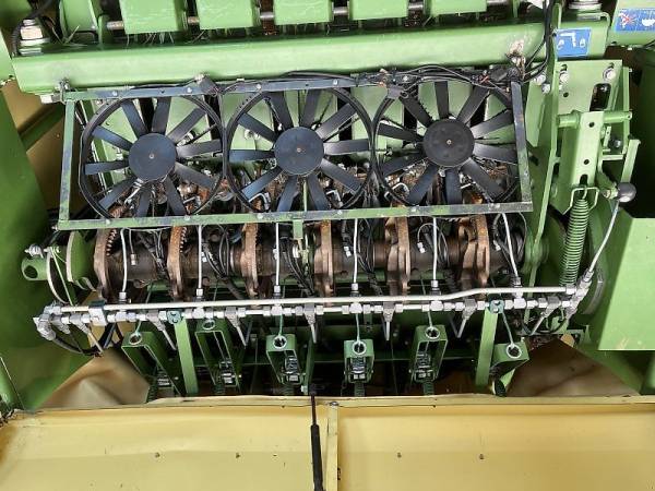 Прес-підбирач  Krone Big Pack 1270 XC (2012)
