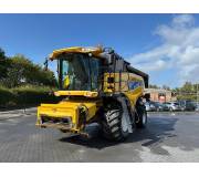 Комбайн New Holland CX 820