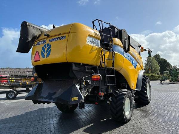 Комбайн New Holland CX 820 (2004)