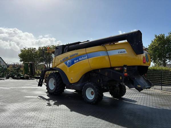 Комбайн New Holland CX 820 (2004)