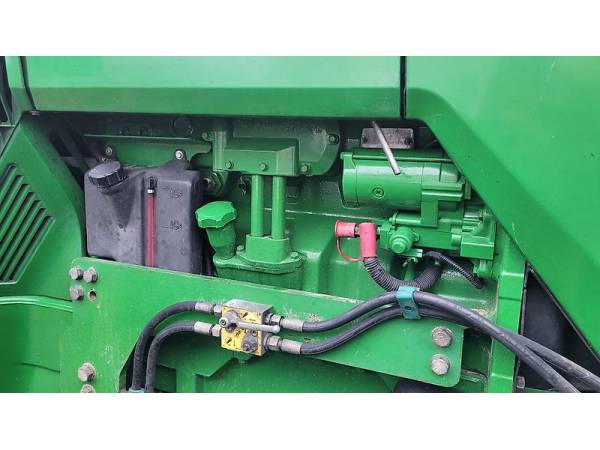 Трактор John Deere 8310 (2001)