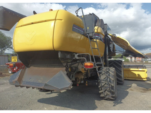 Комбайн New Holland CX8080 (2007)