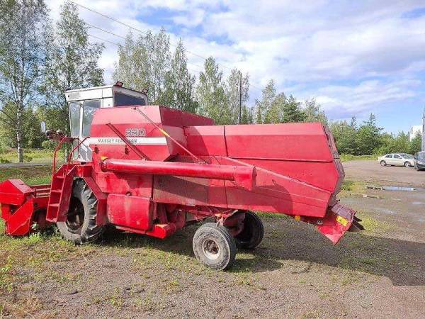 Комбайн Massey Ferguson 330 (1984)